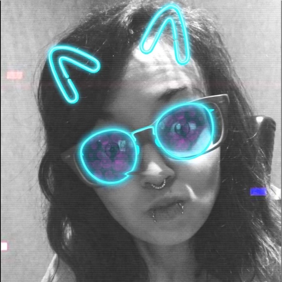 Meet your Posher, Erica - Picture 1 of 3